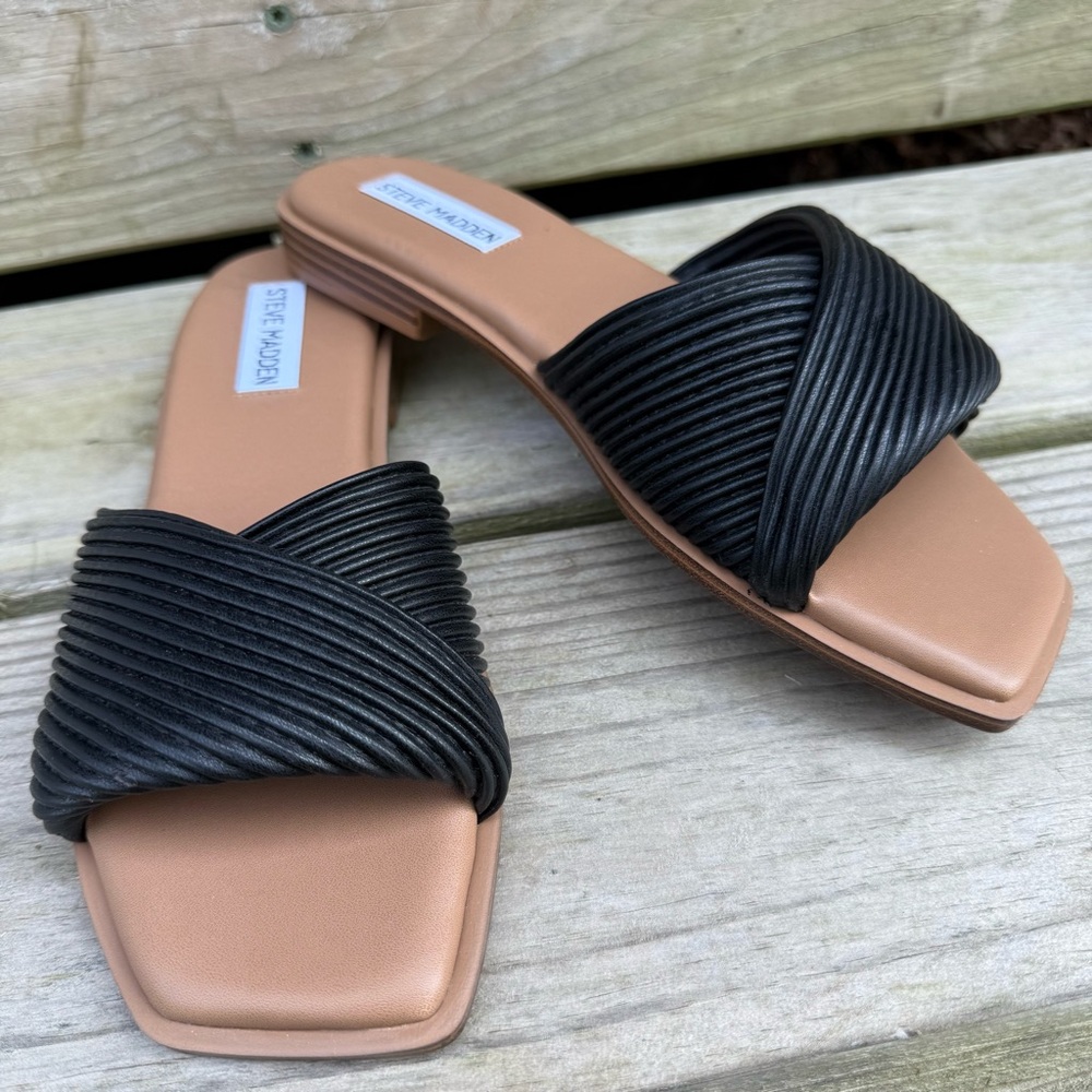 Steve Madden Black Sandals Limitt Textured Criss Cross Low Heel Flats 7 M Slides